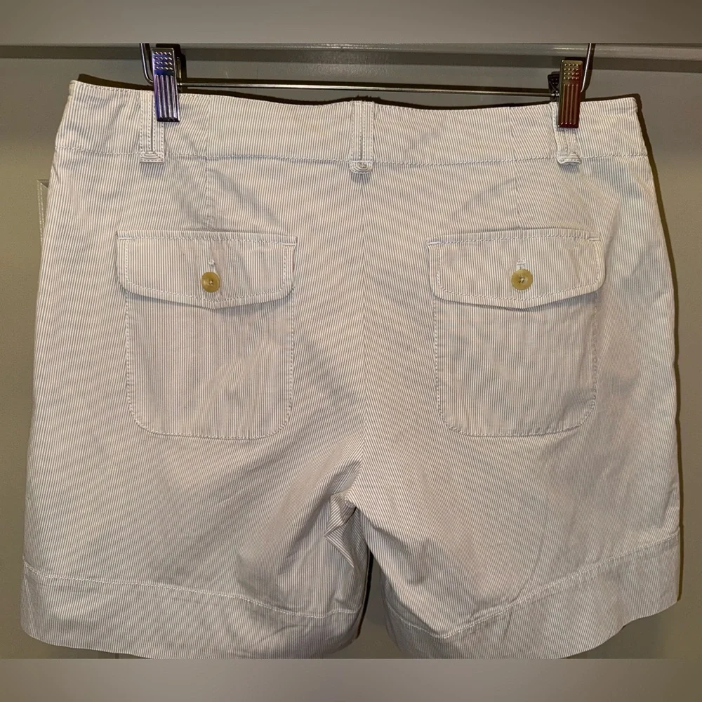 GAP Women’s Shorts Gray Stripes and White Size 10 - Picture 3 of 13